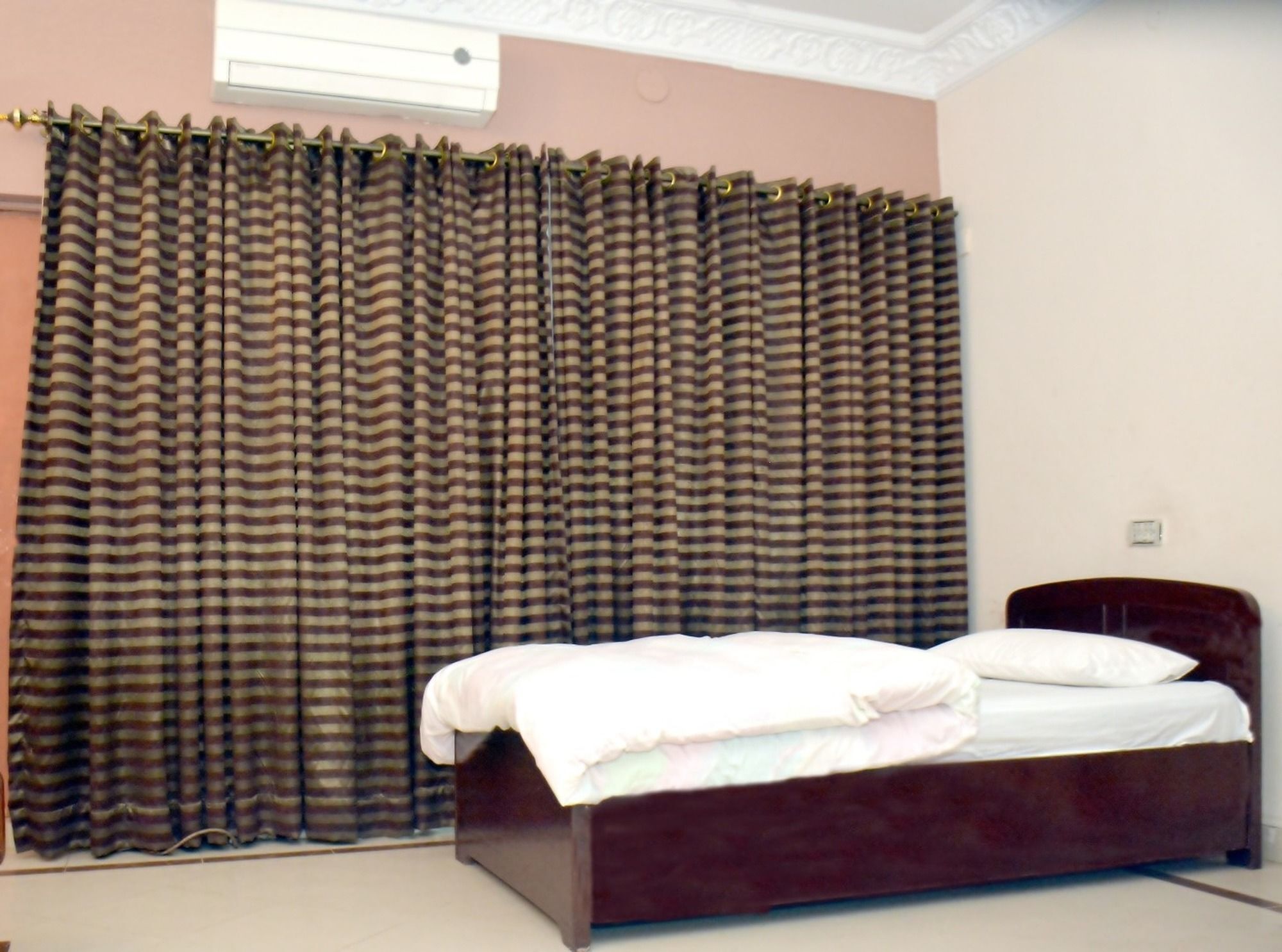New Shelton Guest House Islamabad Exteriör bild